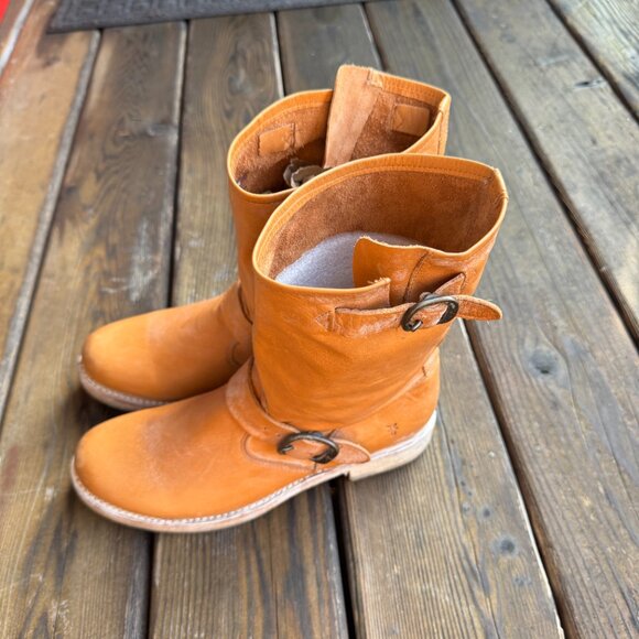 Frye Veronica Short Slouchy Boot in Distressed Camel Leather - Women's 8.5B - Picture 5 of 14